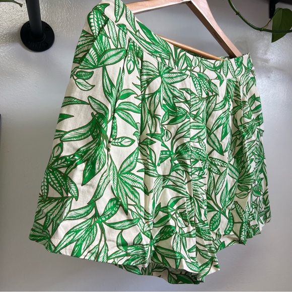 NWT ZARA Green Leaf Print Linen Blend Pleated Flowy High Rise Shorts Large - Picture 2 of 8